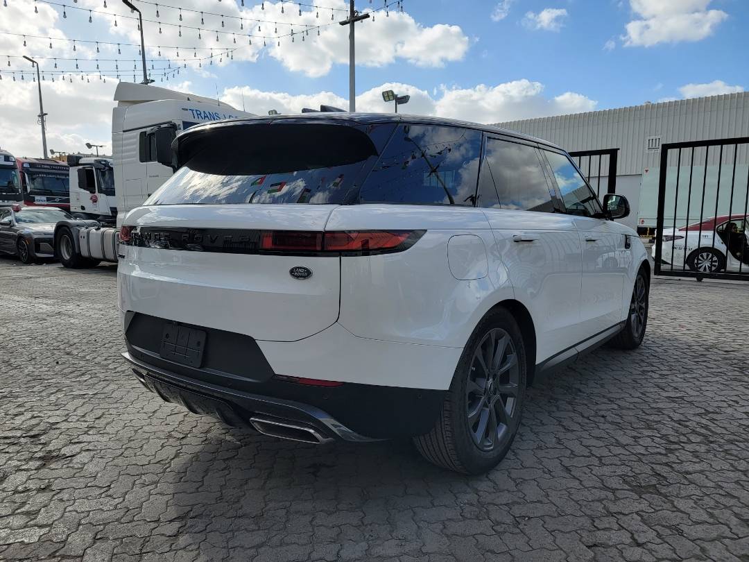 2023 LAND ROVER RANGE ROVER SPORT — 4638 Miles — Lot 45703574 — Main - Marhaba Auctions Used Cars - Image 4