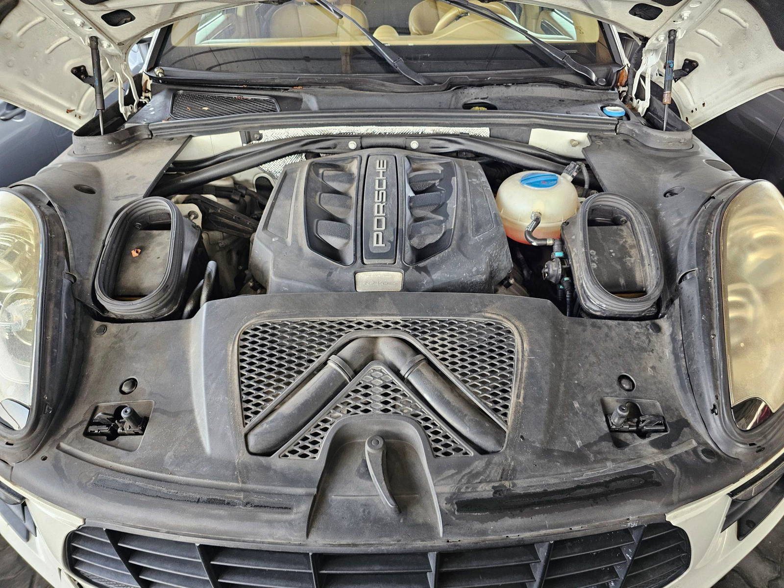 2015 PORSCHE MACAN — 141373 Miles — Lot 51FLB51696 — Main - Marhaba Auctions Used Cars - Image 9