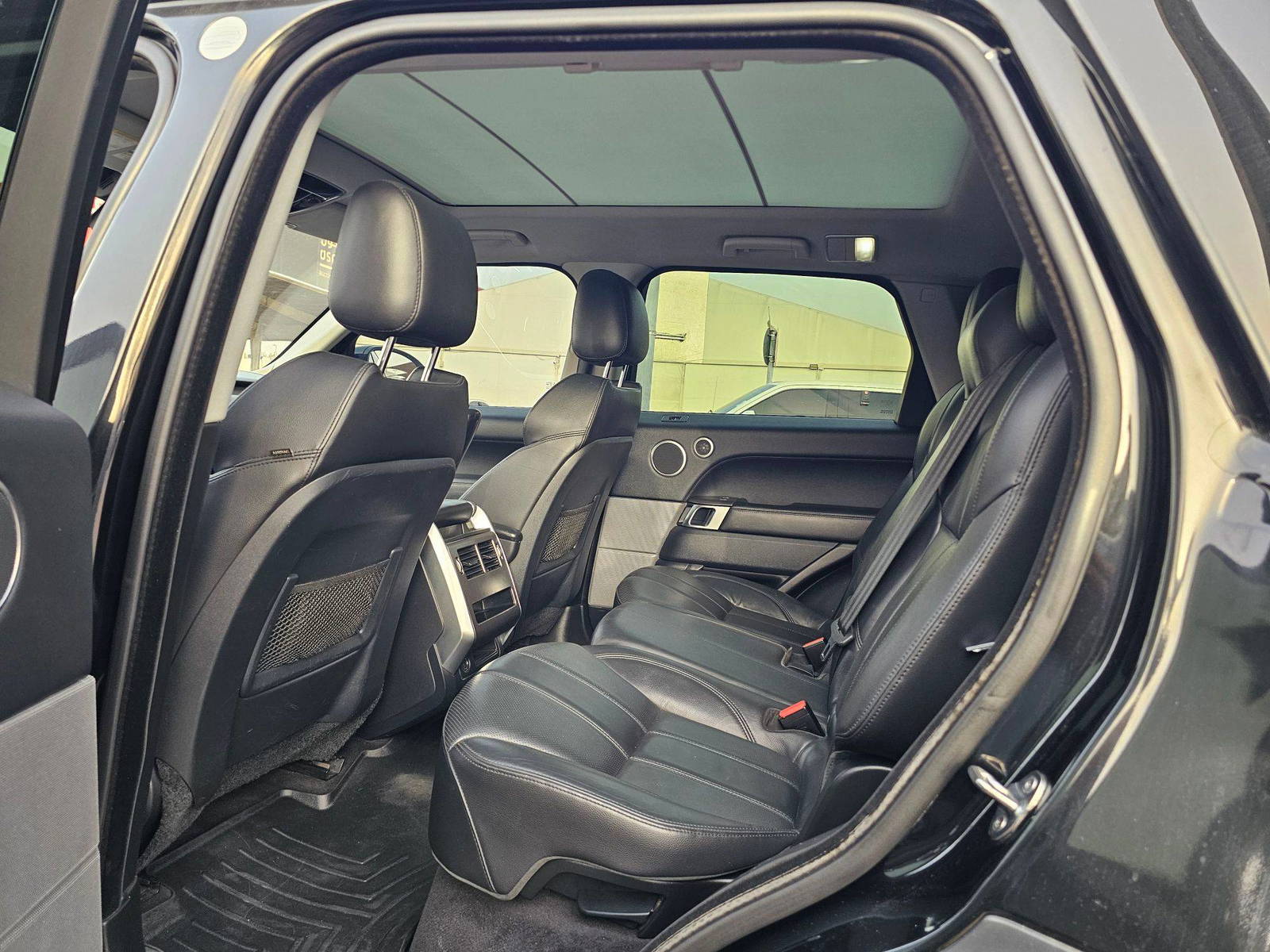LAND ROVER RANGE ROVER SPORT SUPERCHARGED 2017 - Marhaba Auction Used Cars - Image 8