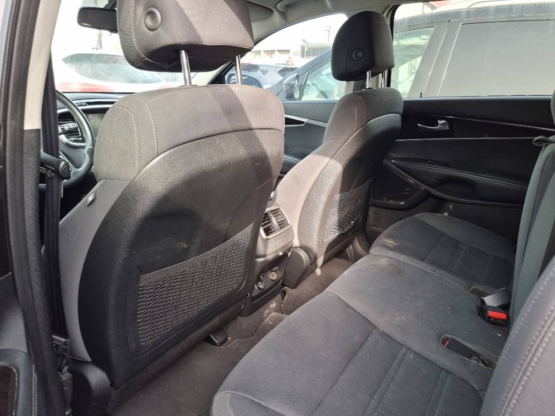 2017 KIA SORENTO — 153275 Miles — Lot 82358694 — Souq - Marhaba Auctions Used Cars - Image 4