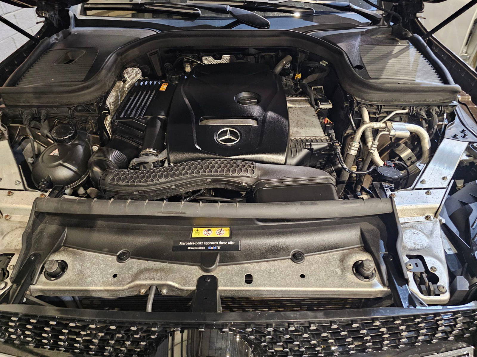 MERCEDES BENZ GLC-300 2017 - Marhaba Auction Used Cars - Image 11