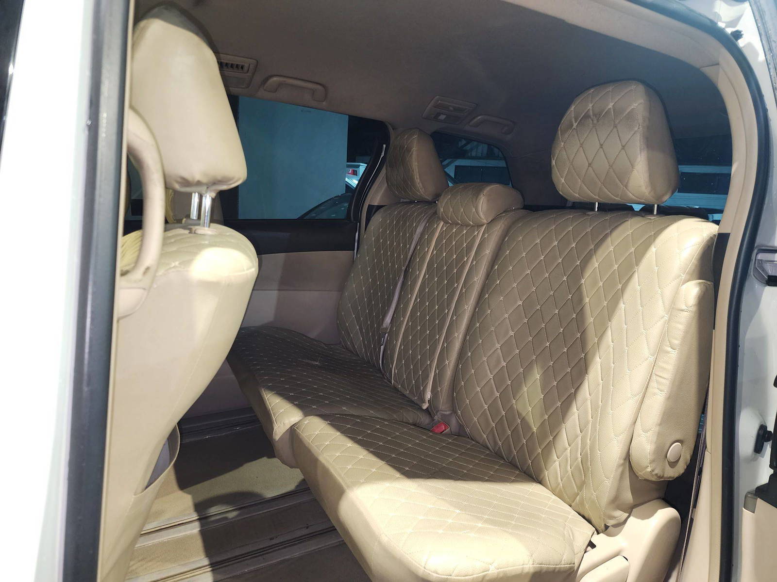2018 TOYOTA PREVIA — 285223 KM — Lot 7153767 — Al Quoz - Marhaba Auctions Used Cars - Image 8