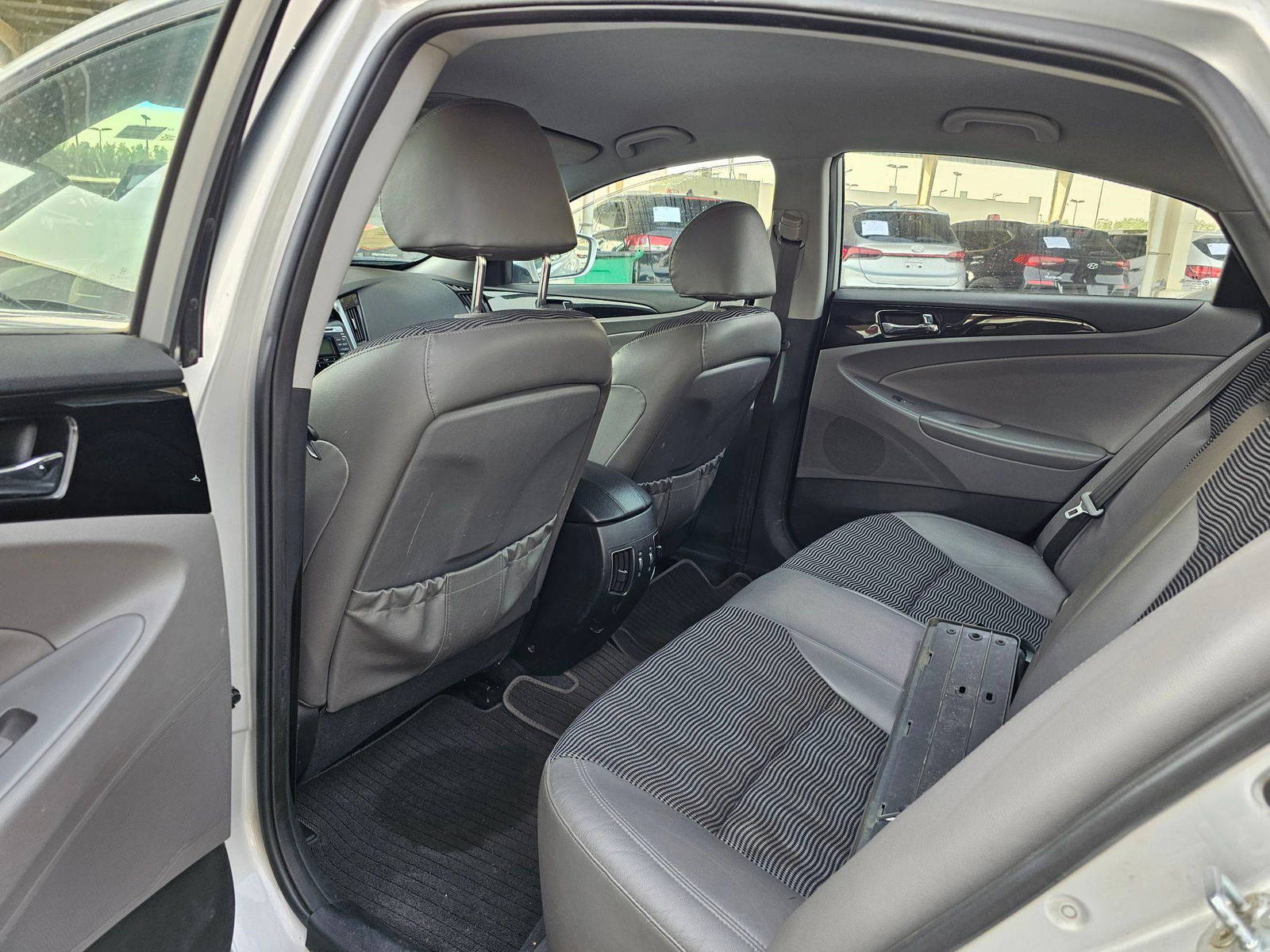2011 HYUNDAI SONATA — 113597 KM — Lot A331519 — Souq - Marhaba Auctions Used Cars - Image 6