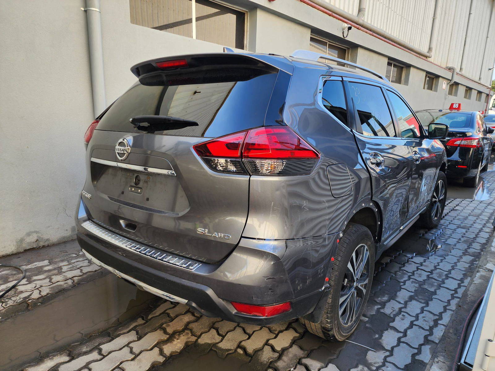 2017 NISSAN ROGUE — 100610 Miles — Lot 74457 — Al Quoz - Marhaba Auctions Used Cars - Image 4
