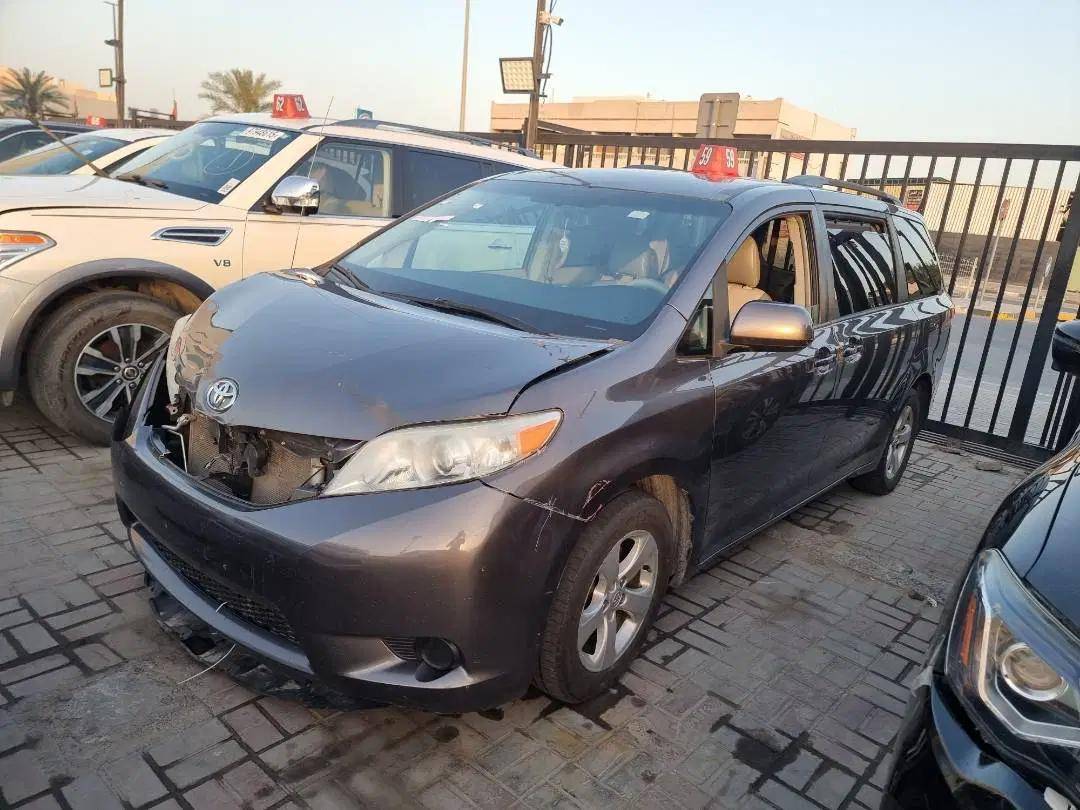 2014 TOYOTA SIENNA — 220316 Miles — Lot 485127 — Ind. 12 - Marhaba Auctions Used Cars - Image 4