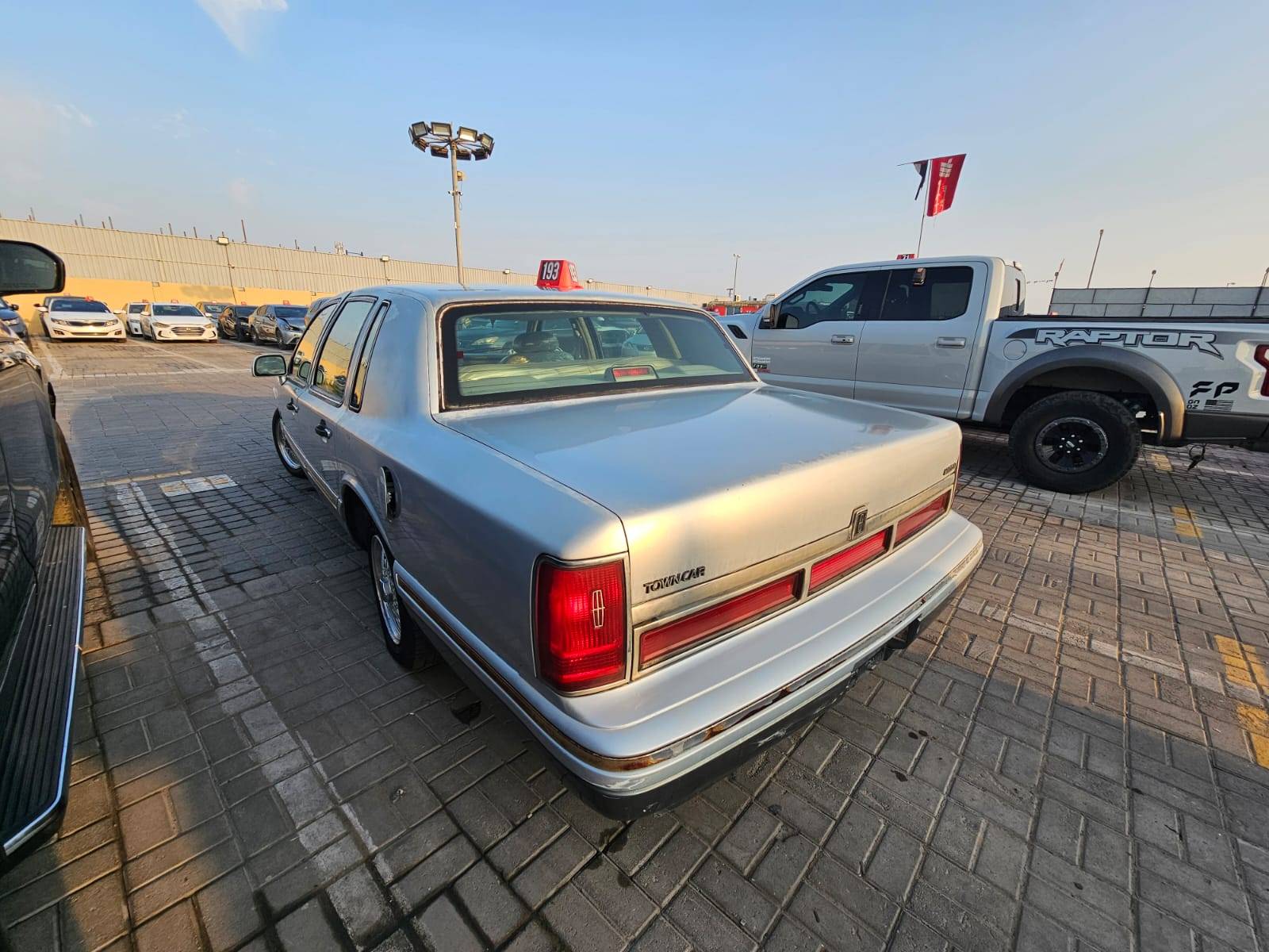 1995 LINCOLN TOWN — Lot SY609823 - Marhaba Auctions Used Cars - Image 10