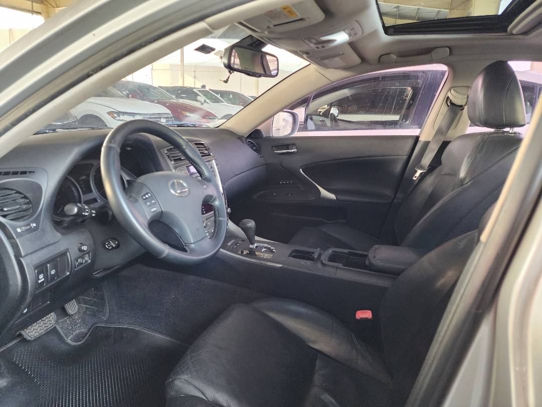 2006 LEXUS IS 250 — 198373 KM — Lot 7967 — Main - Marhaba Auctions Used Cars - Image 6
