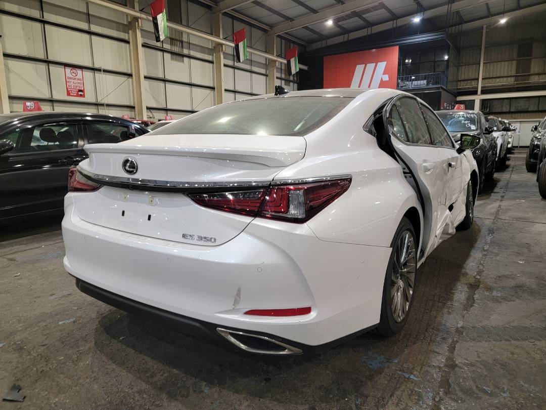 2023 LEXUS ES 350 — 3286 KM — Lot U166582 — Main - Marhaba Auctions Used Cars - Image 3
