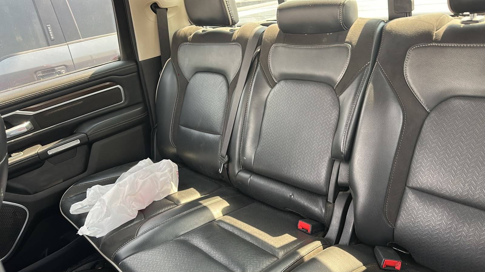 2022 RAM 1500 — sold — 49366 KM — Lot 4NN212900 — Souq - Marhaba Auctions Used Cars - Image 5