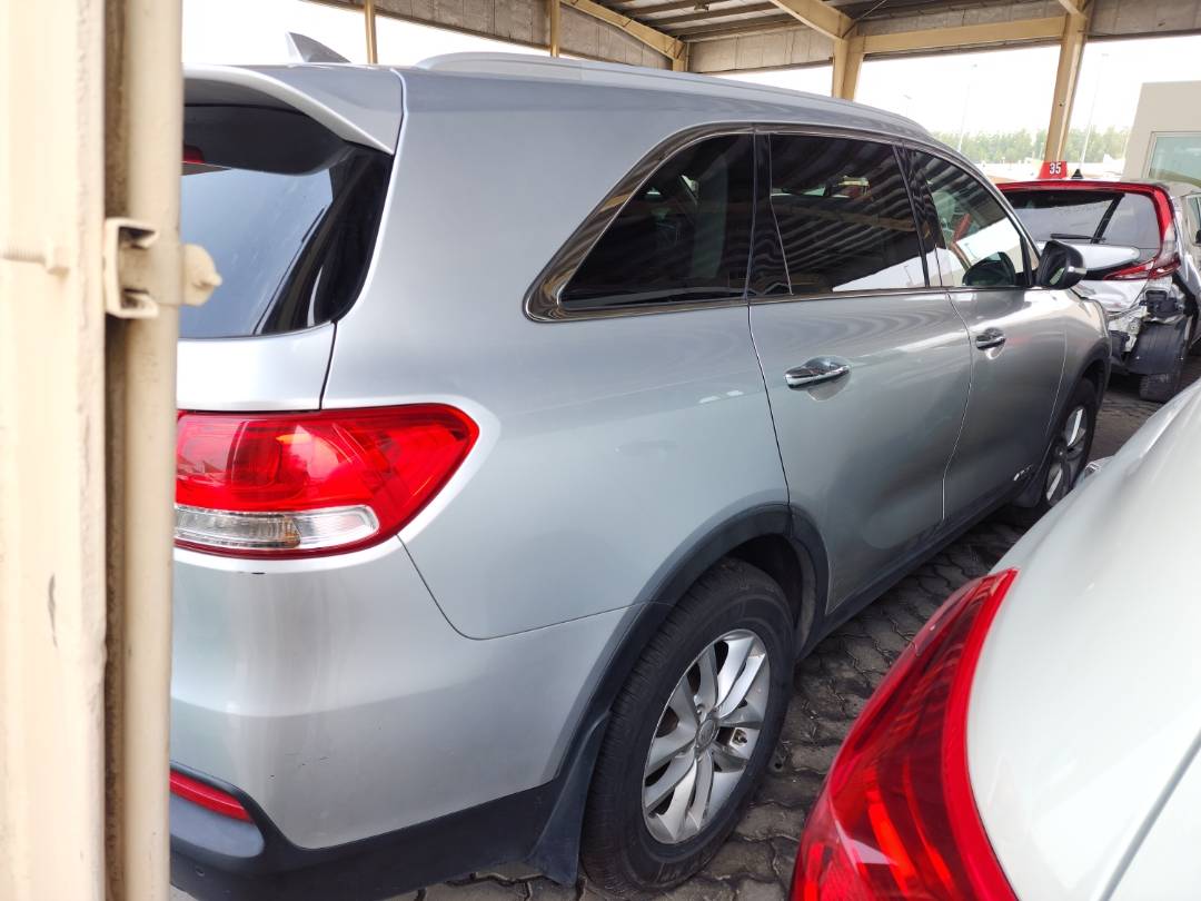 2018 KIA SORENTO — 145583 Miles — Lot 25572 — Souq - Marhaba Auctions Used Cars - Image 5
