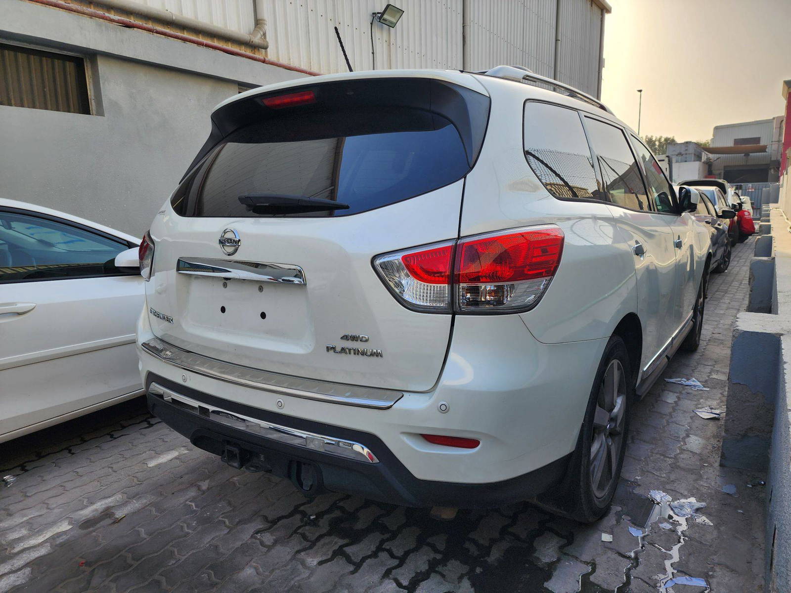 2015 NISSAN PATHFINDER — 161832 Miles — Lot 1216645 — Souq - Marhaba Auctions Used Cars - Image 4