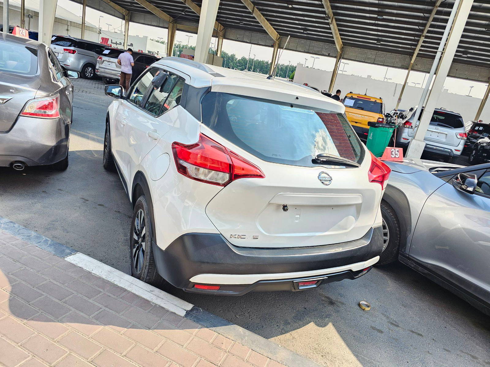 2017 NISSAN KICKS — 163252 KM — Lot HL500811 — Souq - Marhaba Auctions Used Cars - Image 5