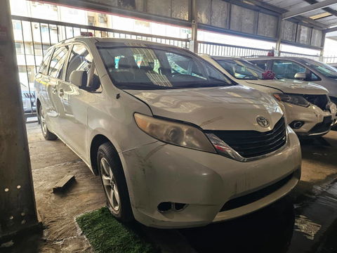 2011 TOYOTA SIENNA at Marhaba Auctions