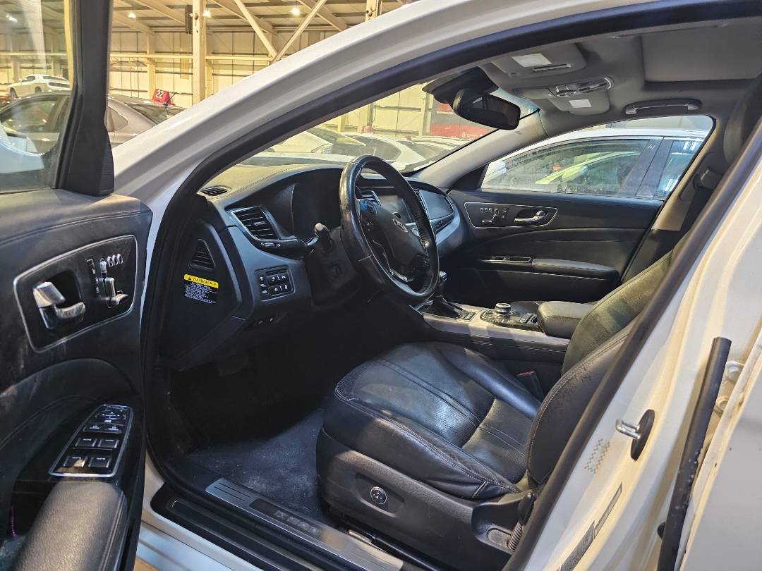 2015 KIA K900 — 121161 Miles — Lot 6026661 — Main - Marhaba Auctions Used Cars - Image 9