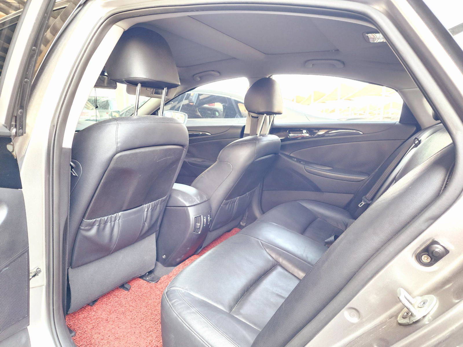 2010 HYUNDAI SONATA — 116799 KM — Lot AA021221 — Souq - Marhaba Auctions Used Cars - Image 6