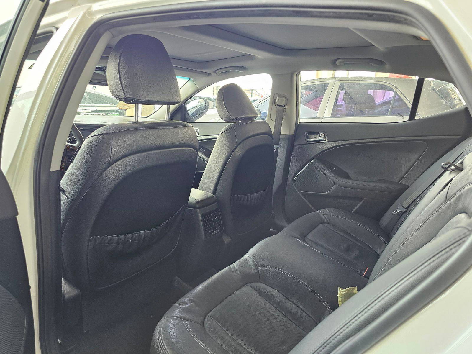 2011 KIA K5 — 185261 KM — Lot 038365 — Souq - Marhaba Auctions Used Cars - Image 6
