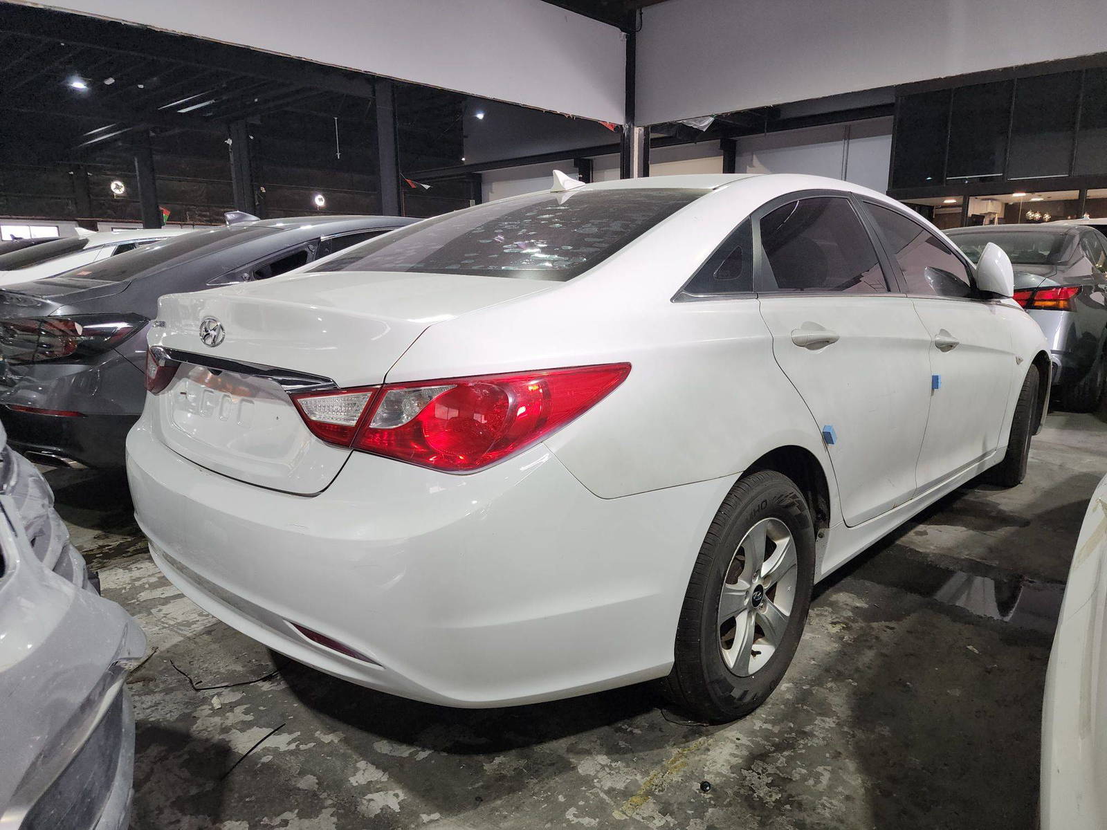 2012 HYUNDAI SONATA — 198321 KM — Lot 439613 — Al Quoz - Marhaba Auctions Used Cars - Image 5