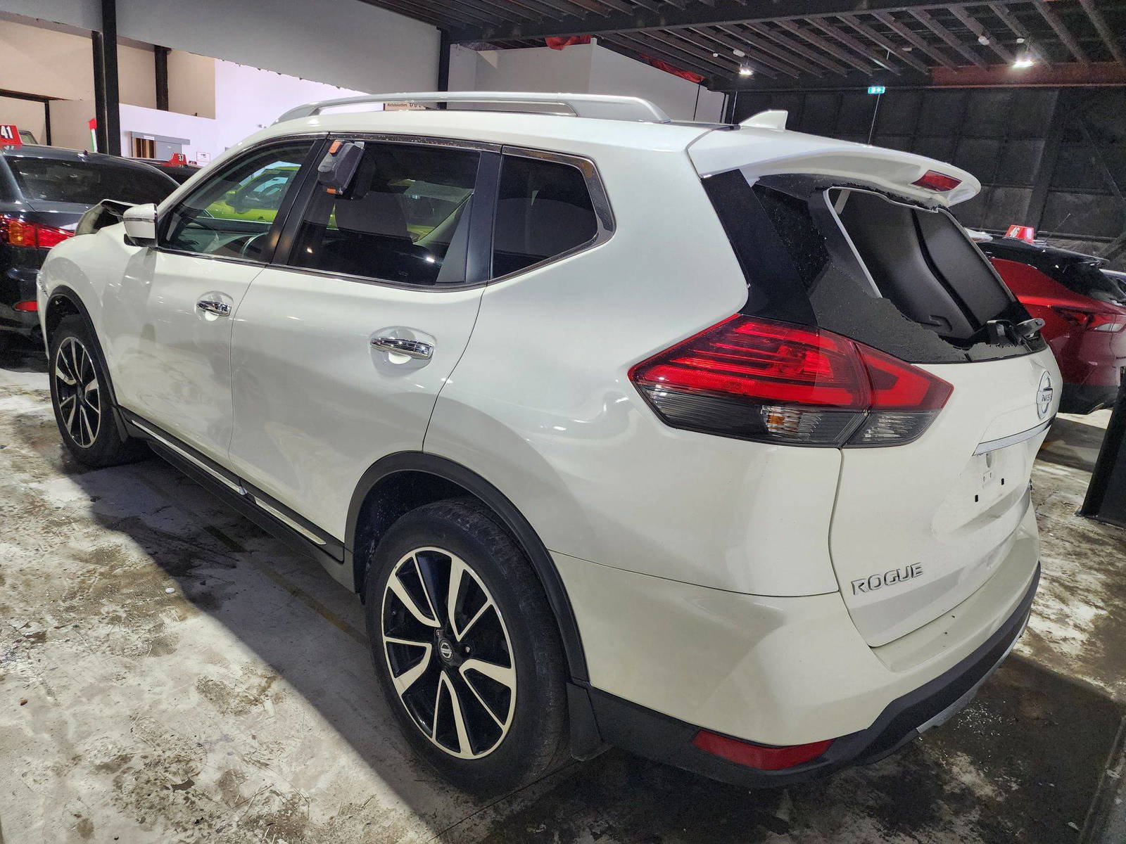 2017 NISSAN ROGUE — 150122 KM — Lot 758564 — Al Quoz - Marhaba Auctions Used Cars - Image 4