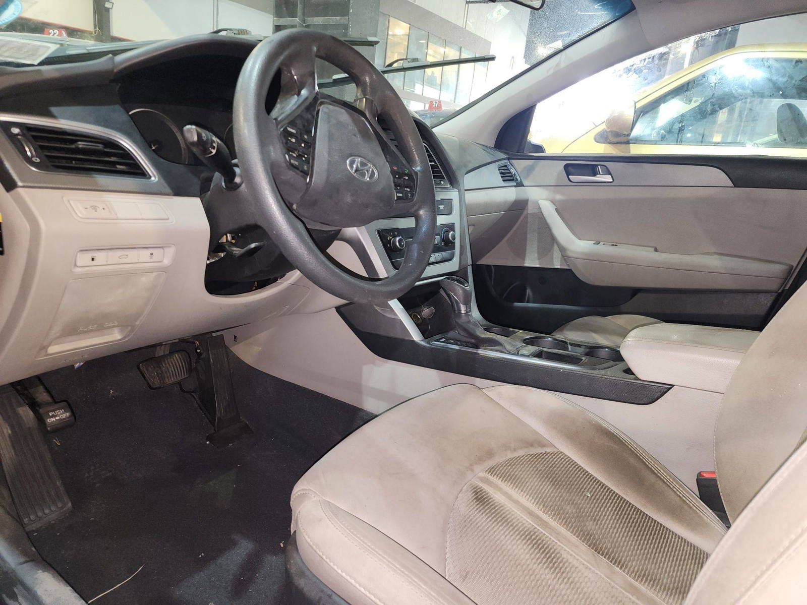 2015 HYUNDAI SONATA — 146171 Miles — Lot H047212 — Main - Marhaba Auctions Used Cars - Image 9