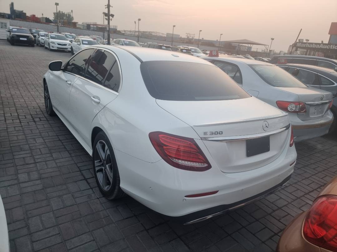 MERCEDES BENZ E-300 2017 view 2