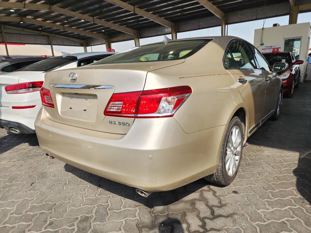 2011 LEXUS ES 350 — 247434 Miles — Lot 38940926 — Souq - Marhaba Auctions Used Cars - Image 4