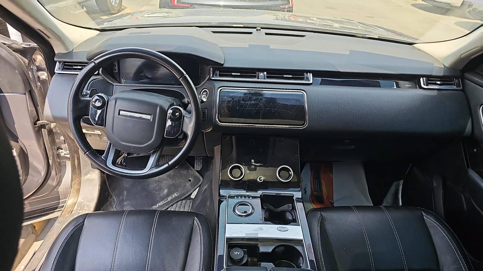 2020 LAND ROVER RANGE ROVER VELAR — 70432 KM — Lot LA269414 — Souq - Marhaba Auctions Used Cars - Image 7