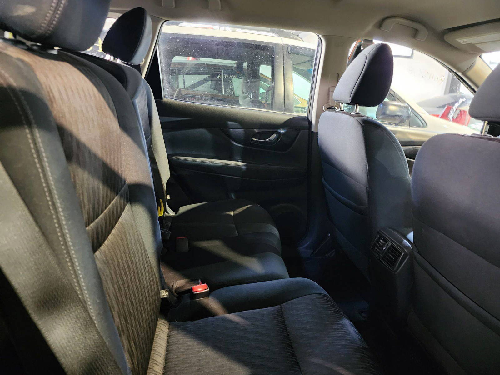 2017 NISSAN ROGUE — 136444 KM — Lot 17967 — Al Quoz - Marhaba Auctions Used Cars - Image 7