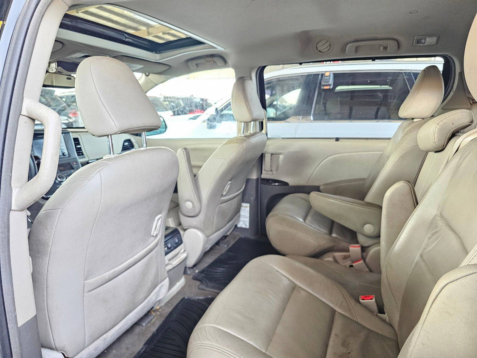 TOYOTA SIENNA 2018 - Marhaba Auction Used Cars - Image 6