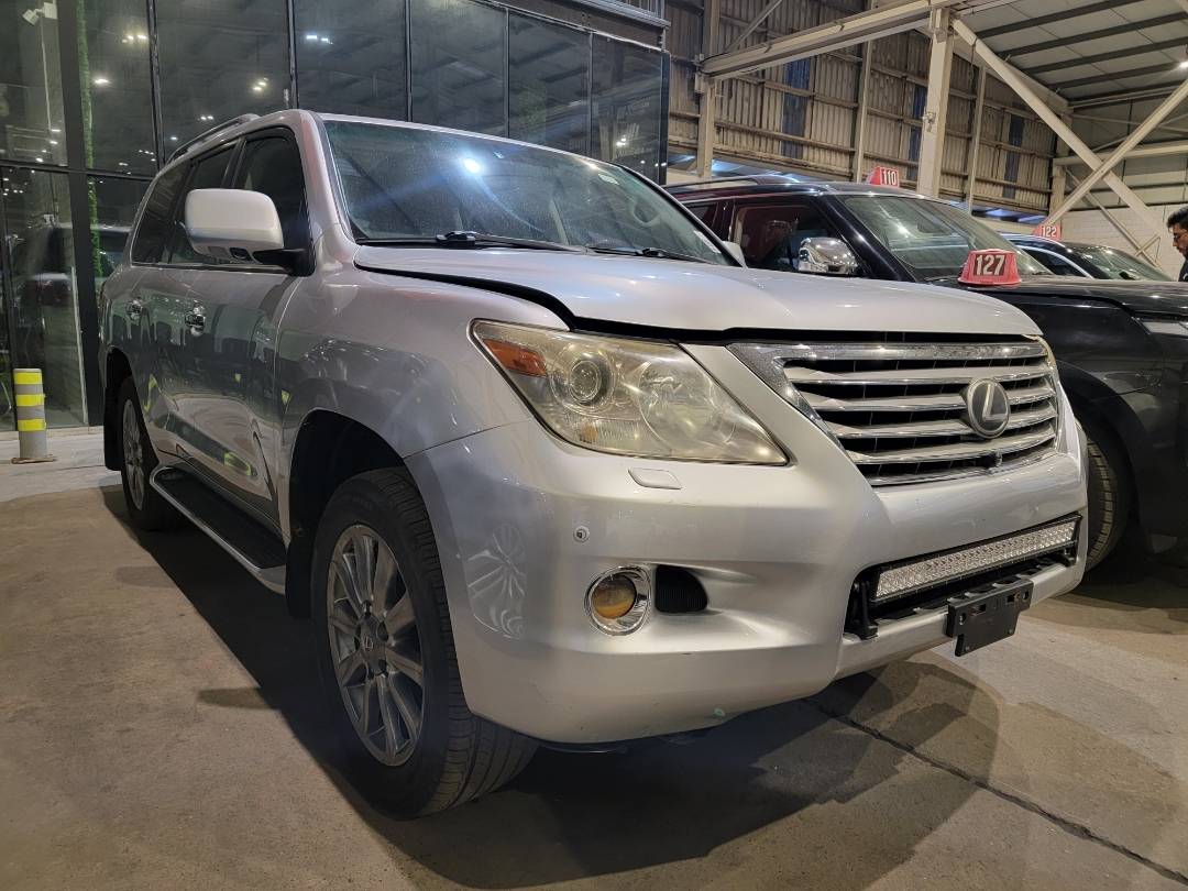 2008 LEXUS LX 570 — 371164 KM — Lot 001561 — Main - Marhaba Auctions Used Cars - Image 5
