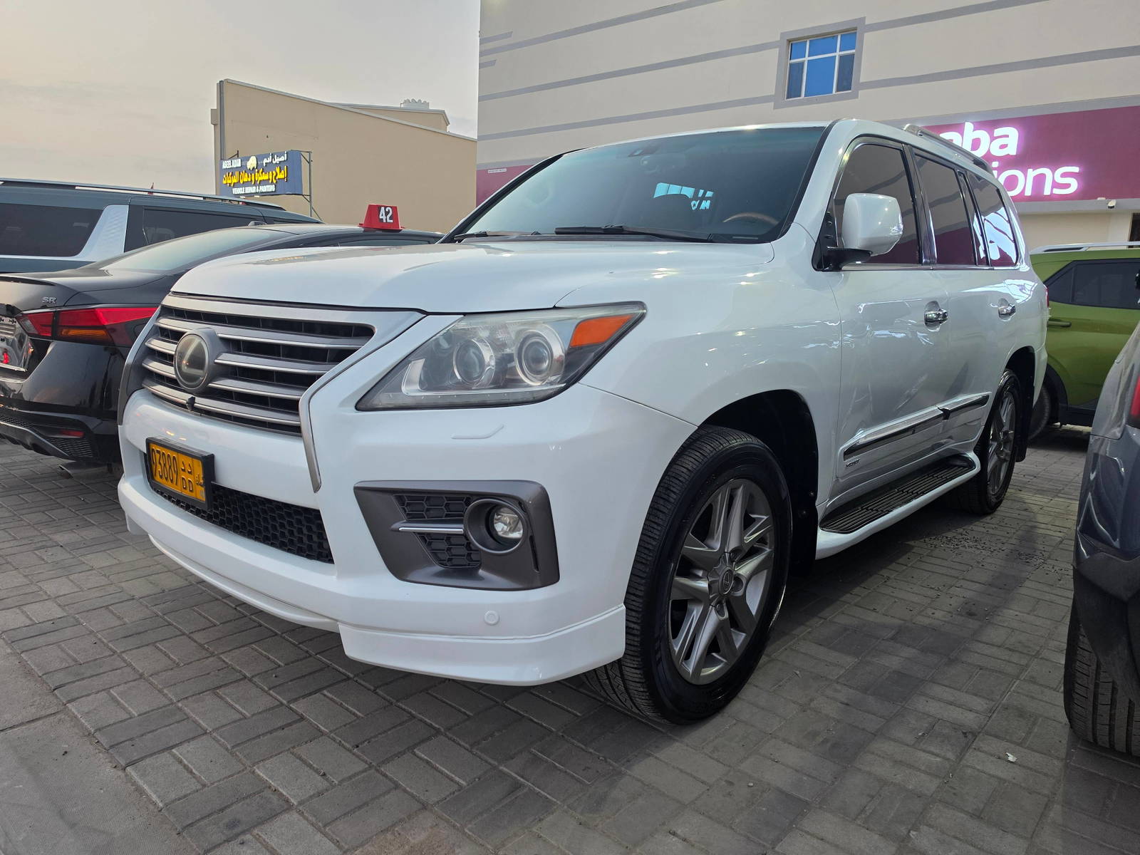 2015 LEXUS LX 570 — 329142 KM — Lot 163562 - Marhaba Auctions Used Cars - Image 4