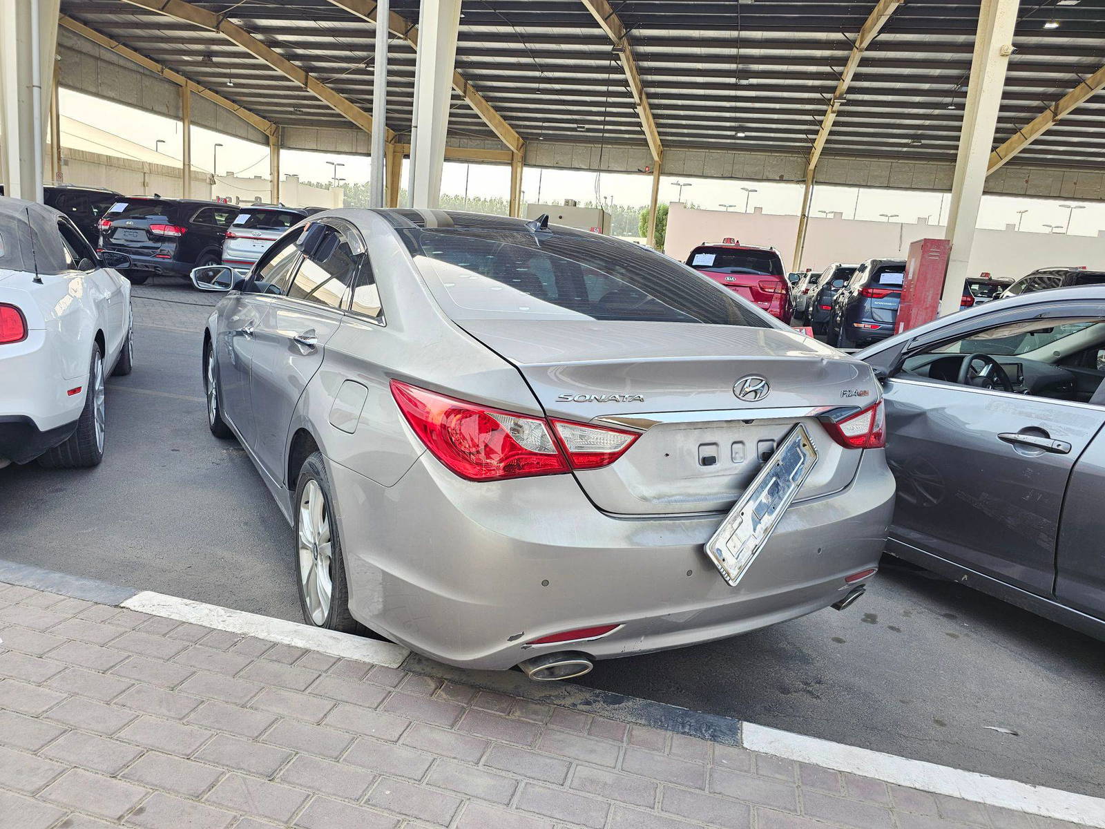 2010 HYUNDAI SONATA — 199554 KM — Lot AA069804 — Souq - Marhaba Auctions Used Cars - Image 4