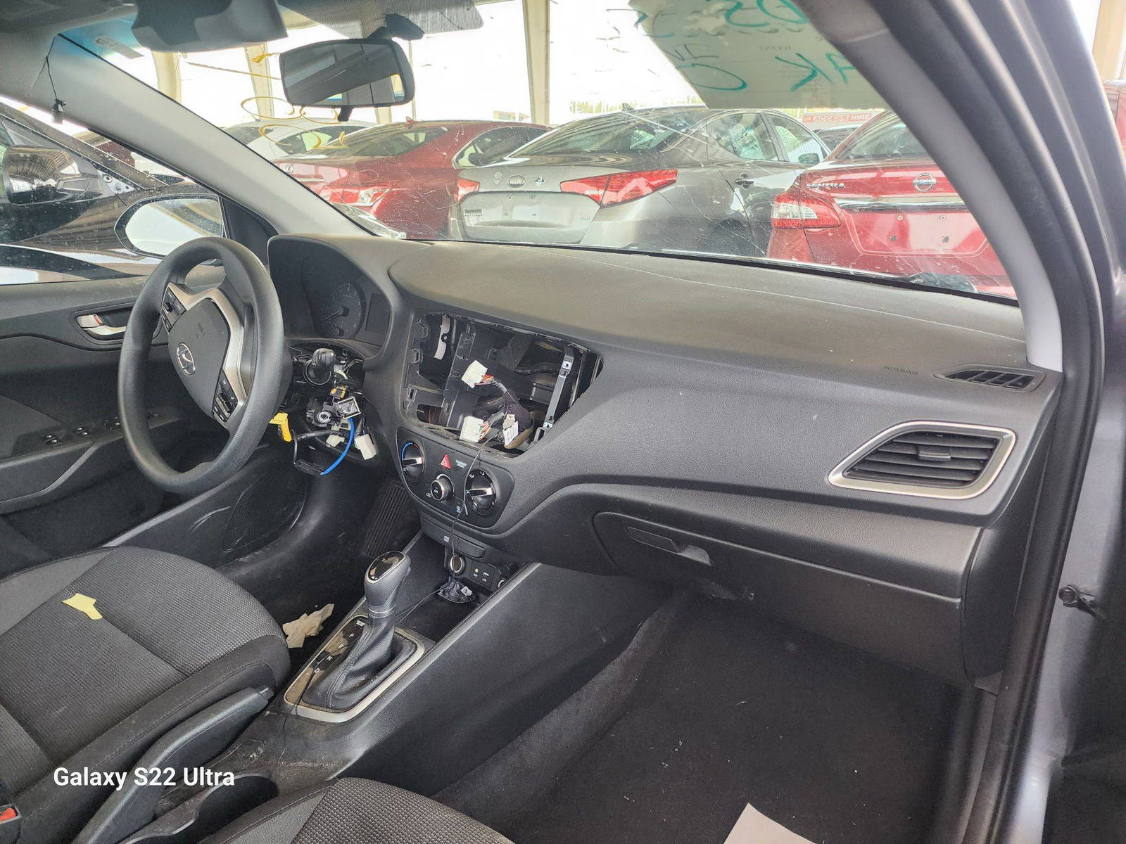 2018 HYUNDAI ACCENT — 65900 Miles — Lot 37105935 - Marhaba Auctions Used Cars - Image 5