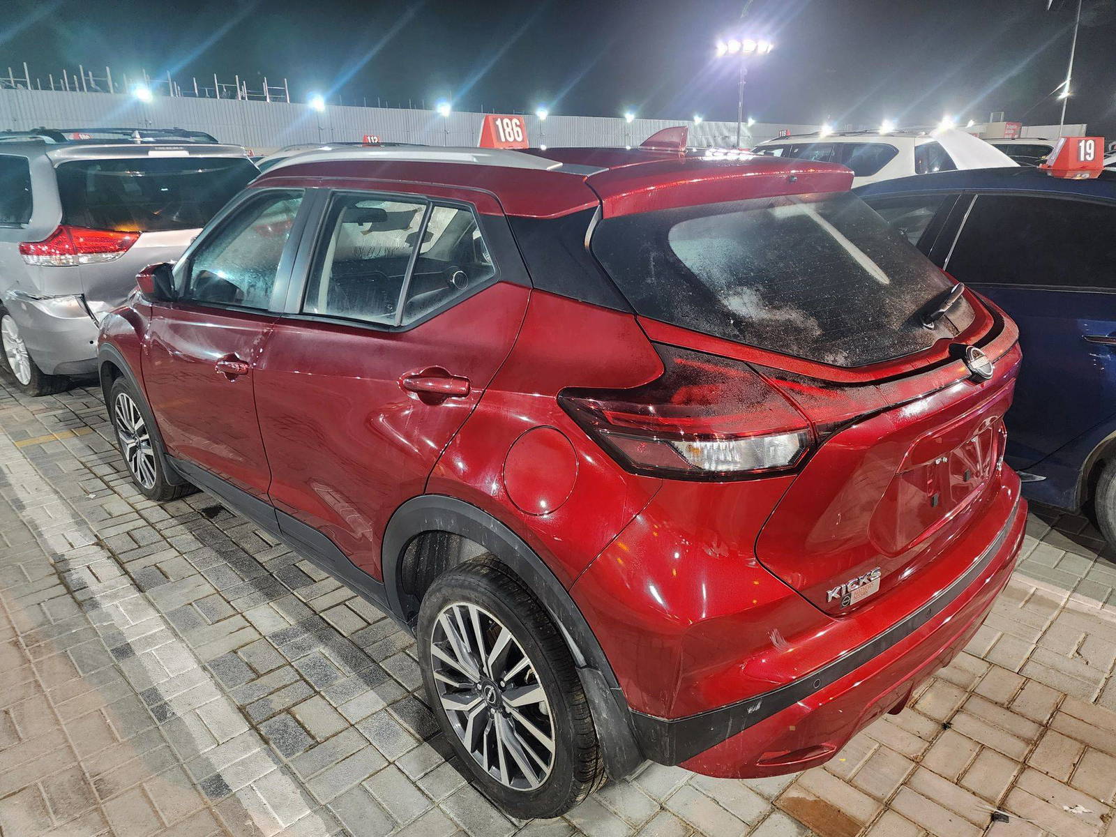 NISSAN KICKS 2023 view 2
