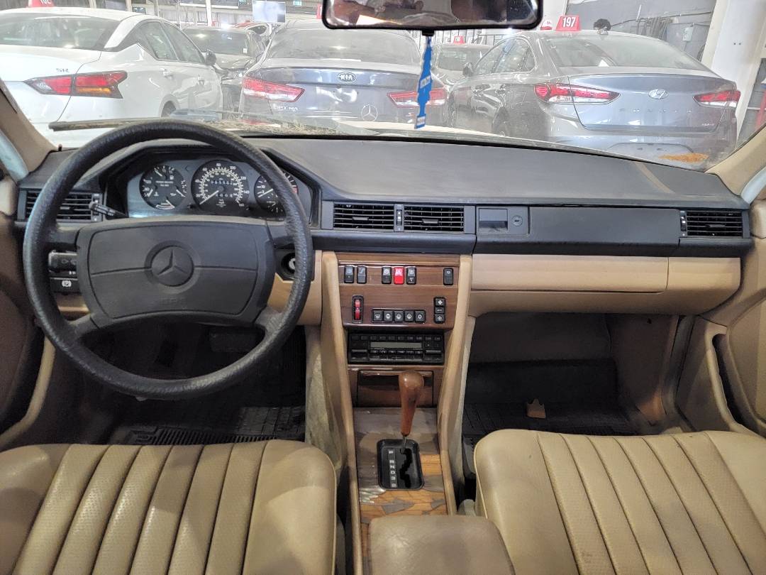 MERCEDES BENZ 260 1987 - Marhaba Auction Used Cars - Image 7
