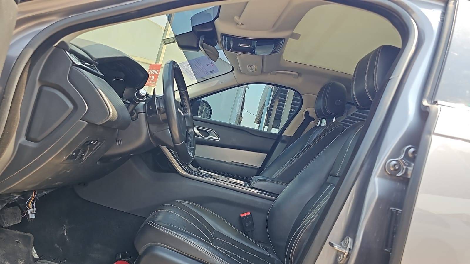 2020 LAND ROVER RANGE ROVER VELAR — 70432 KM — Lot LA269414 — Souq - Marhaba Auctions Used Cars - Image 9