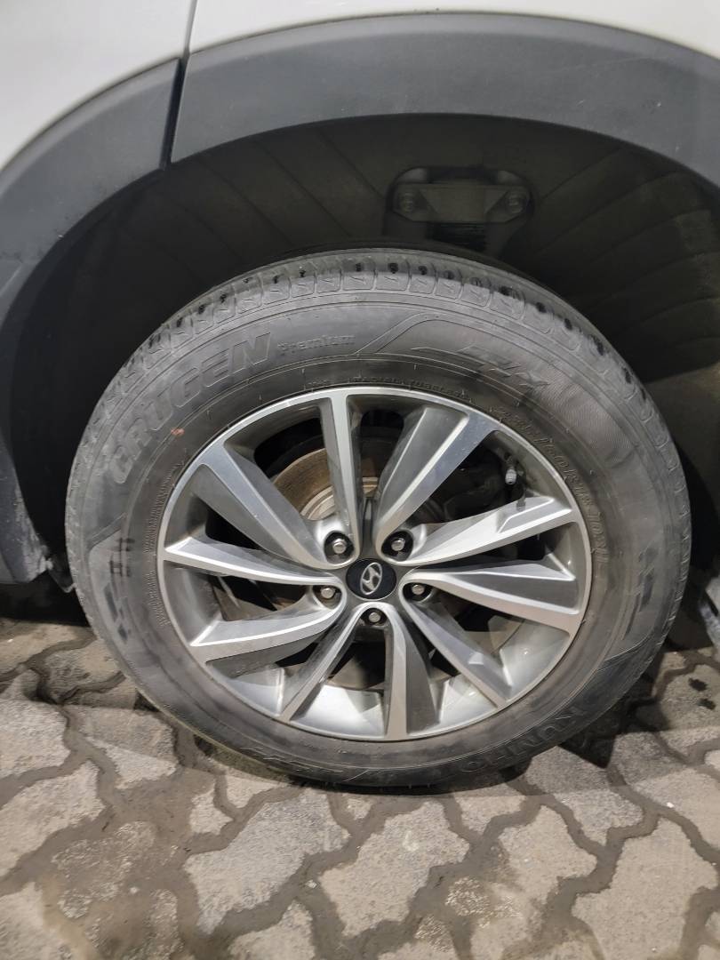 2019 HYUNDAI SANTA FE — 68255 KM — Lot 041066 — Main - Marhaba Auctions Used Cars - Image 9