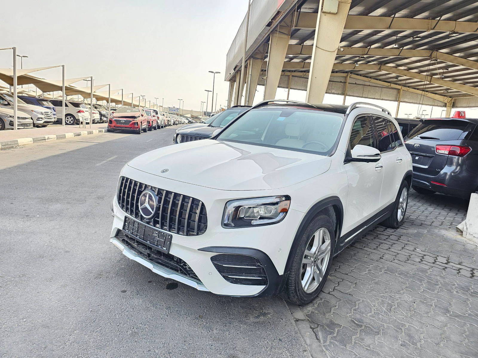 2020 MERCEDES BENZ GLB 250 — 76411 KM — Lot 4HB7LW014345 — Souq - Marhaba Auctions Used Cars - Image 4