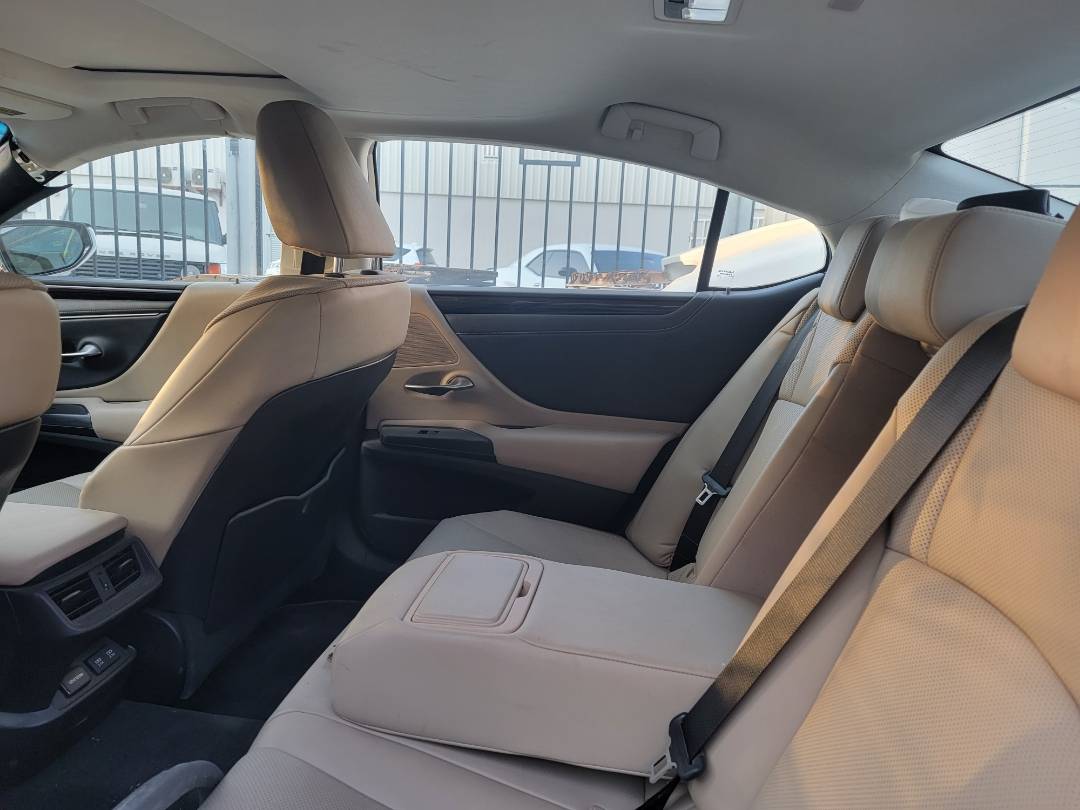 2021 LEXUS ES 250 — 21863 Miles — Lot MU003589 — Main - Marhaba Auctions Used Cars - Image 7