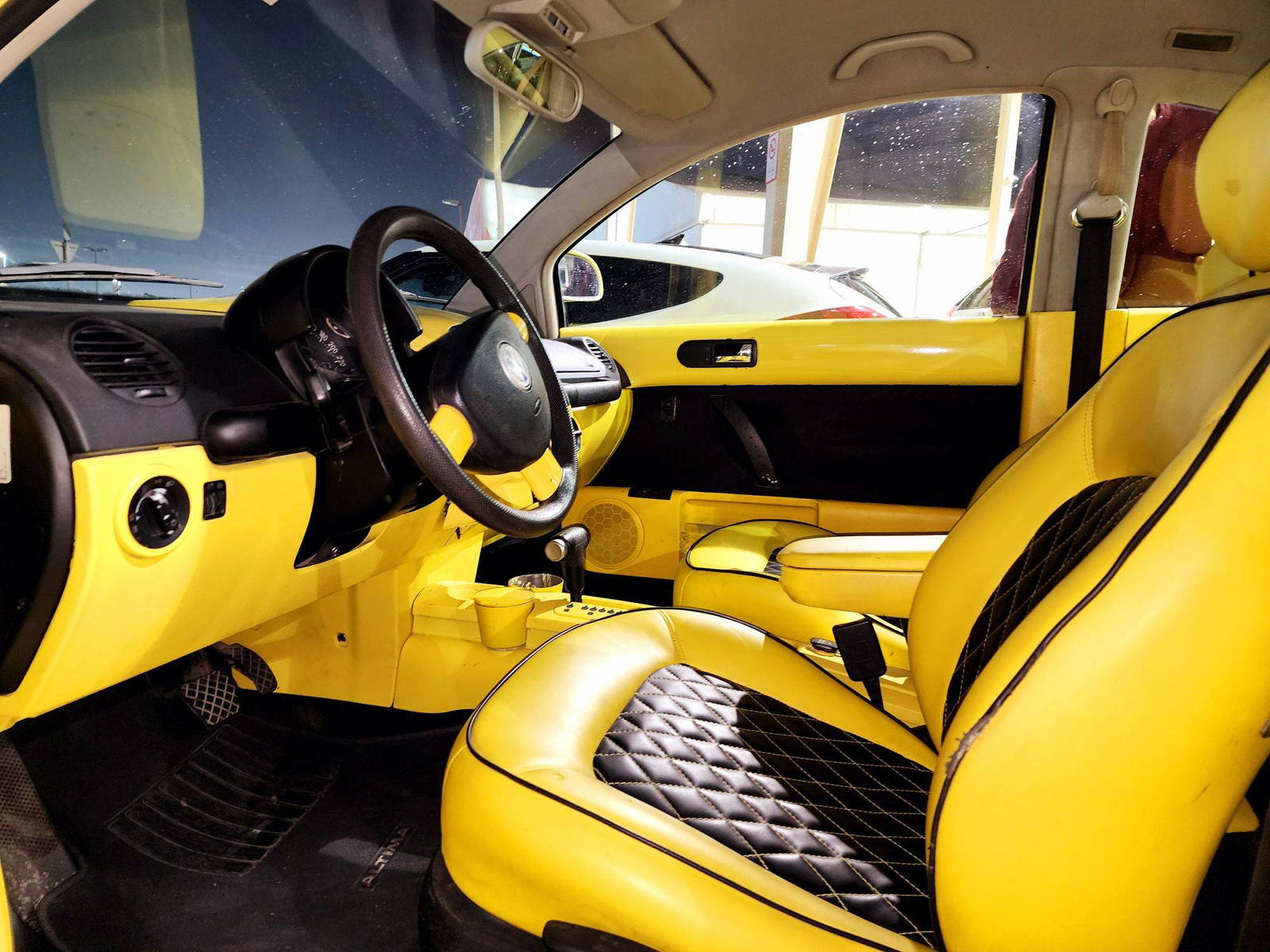 2000 VOLKSWAGEN BETTLE — Lot ZYM620318 — Souq - Marhaba Auctions Used Cars - Image 7
