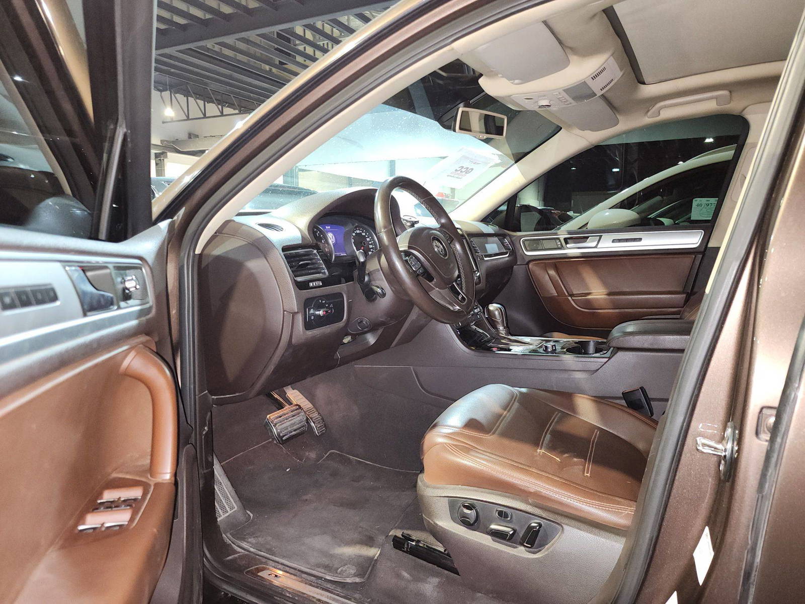 2012 VOLKSWAGEN TOUAREG V6 — 177105 KM — Lot CD021172 — Main - Marhaba Auctions Used Cars - Image 10