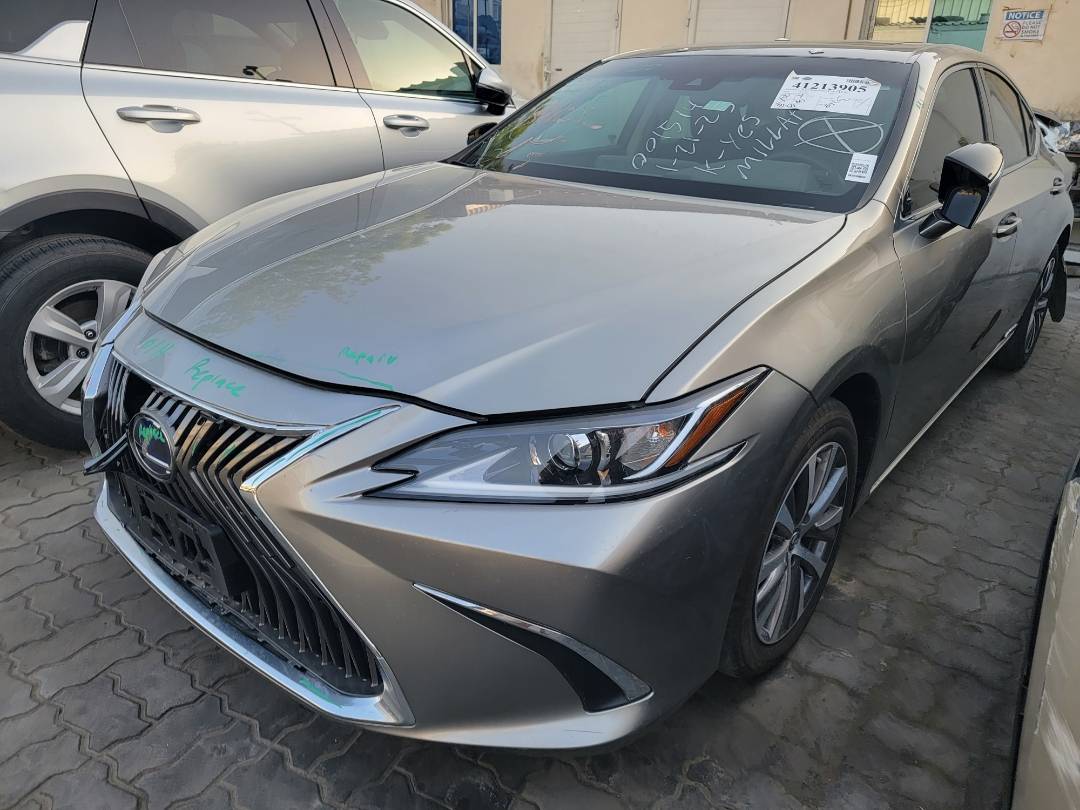 2019 LEXUS ES 300H — 33521 Miles — Lot 1B13KU001514 — Main - Marhaba Auctions Used Cars - Image 4