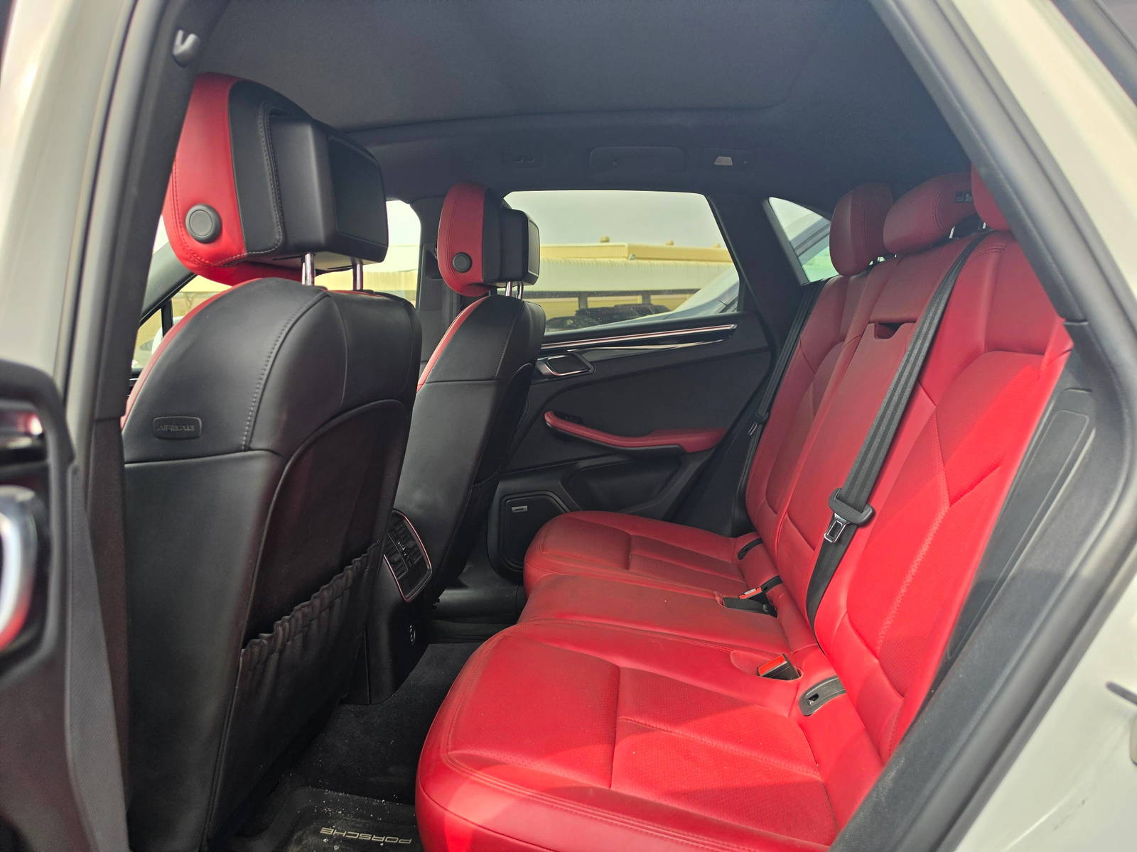 2021 PORSCHE MACAN — 31389 KM — Lot 84763285 - Marhaba Auctions Used Cars - Image 7