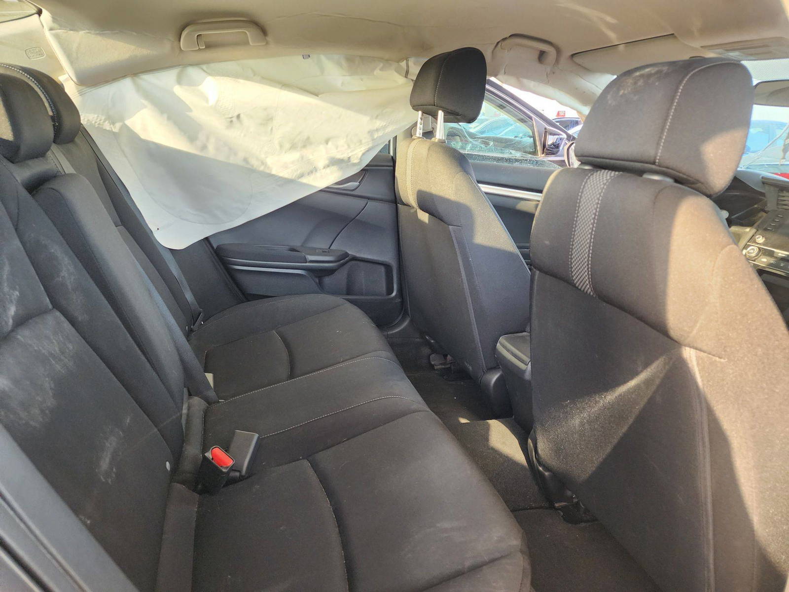 2021 HONDA CIVIC — 56411 KM — Lot 001568 — Souq - Marhaba Auctions Used Cars - Image 4