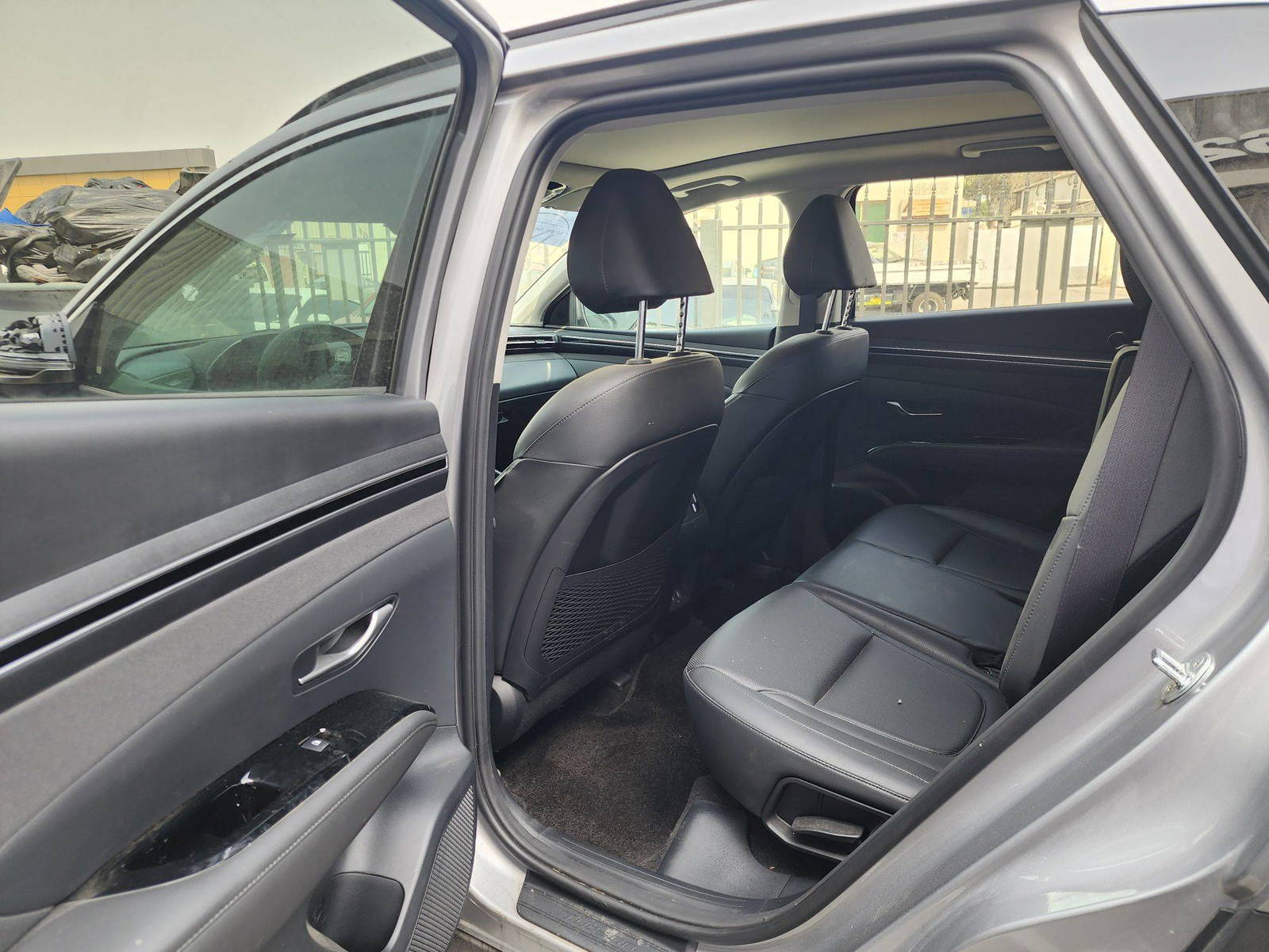 2022 HYUNDAI TUCSON — 29738 KM — Lot 42902805 — Souq - Marhaba Auctions Used Cars - Image 7
