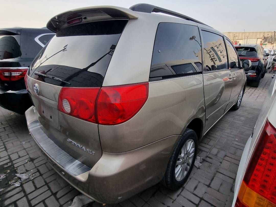 2008 TOYOTA SIENNA — 284253 Miles — Lot 124578 — Ind. 12 - Marhaba Auctions Used Cars - Image 4