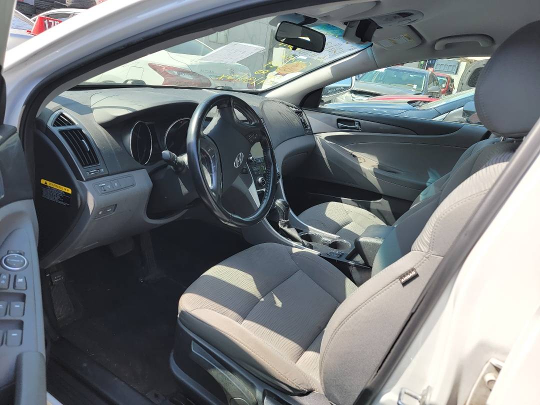 2014 HYUNDAI SONATA — 288209 KM — Lot 12113530 — Main - Marhaba Auctions Used Cars - Image 6