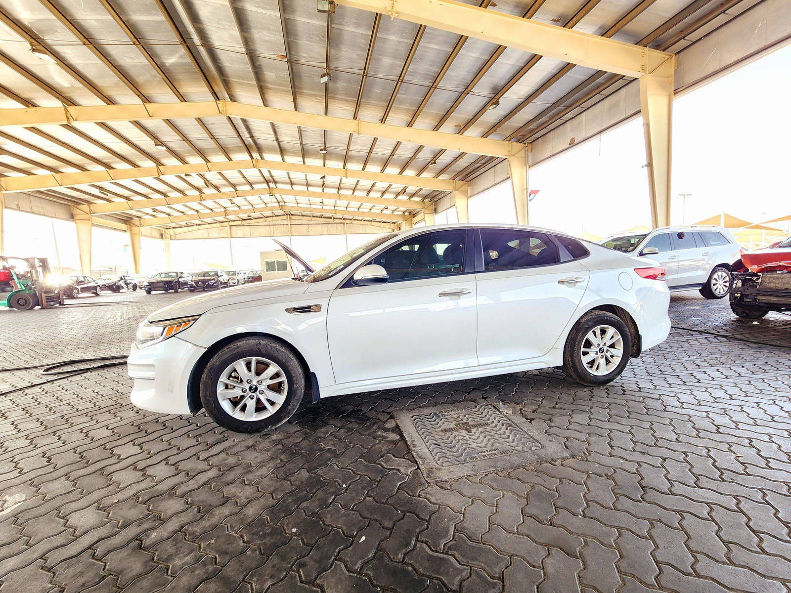 2017 KIA OPTIMA — 139555 Miles — Lot 2134578 — Souq - Marhaba Auctions Used Cars - Image 5