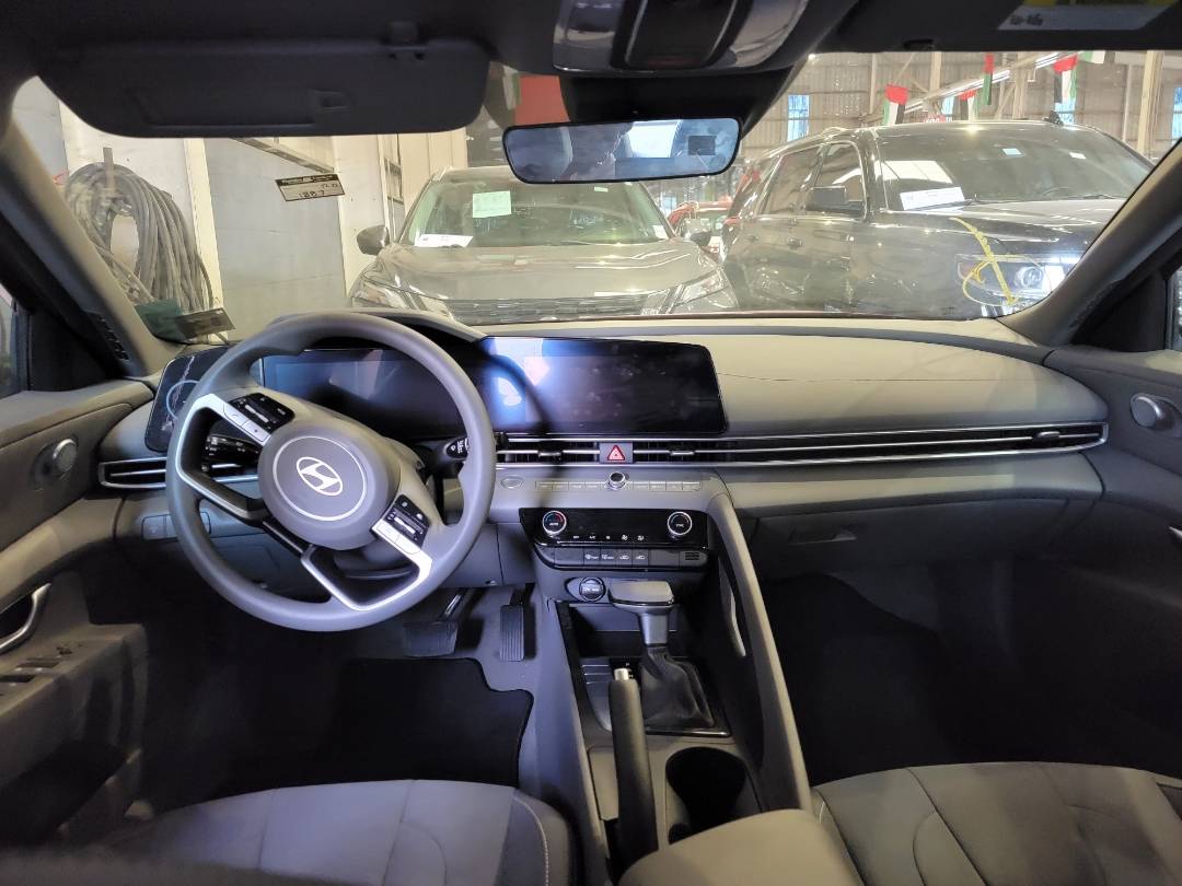 2024 HYUNDAI ELANTRA — 1887 Miles — Lot 80321934 — Al Surrah - Marhaba Auctions Used Cars - Image 8
