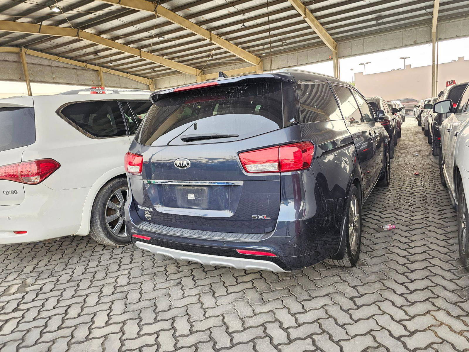2015 KIA SEDONA — 166327 Miles — Lot 42931110 — Souq - Marhaba Auctions Used Cars - Image 4