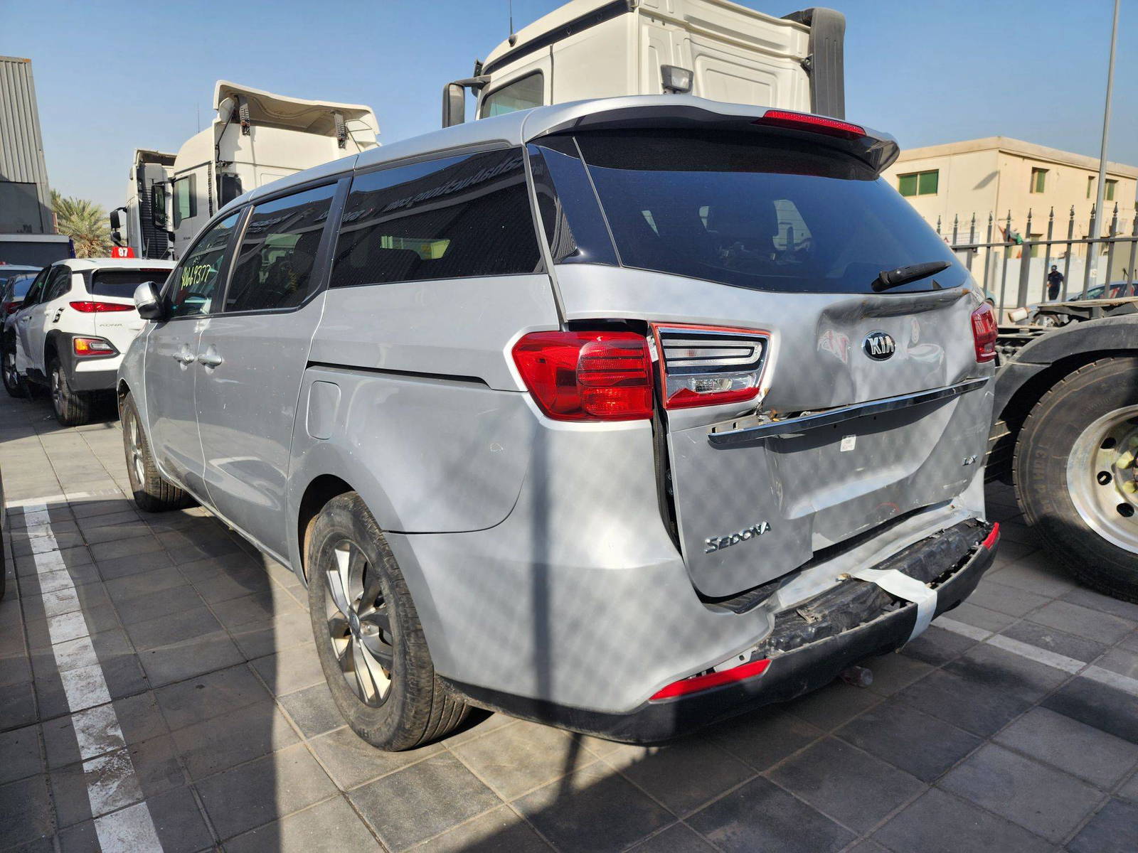 2019 KIA SEDONA — 111613 Miles — Lot 40669377 — Souq - Marhaba Auctions Used Cars - Image 3